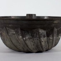 Spiral tin bundt pan - Side